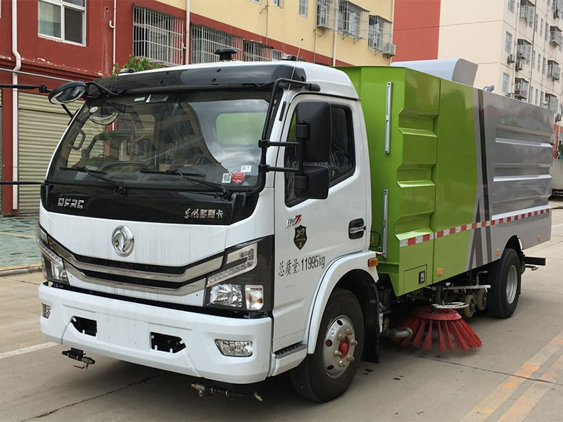洗掃車的優(yōu)點講解--程力清洗掃路車