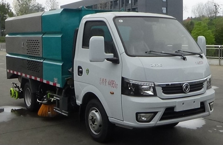 藍(lán)牌東風(fēng)小型洗掃車(chē)
